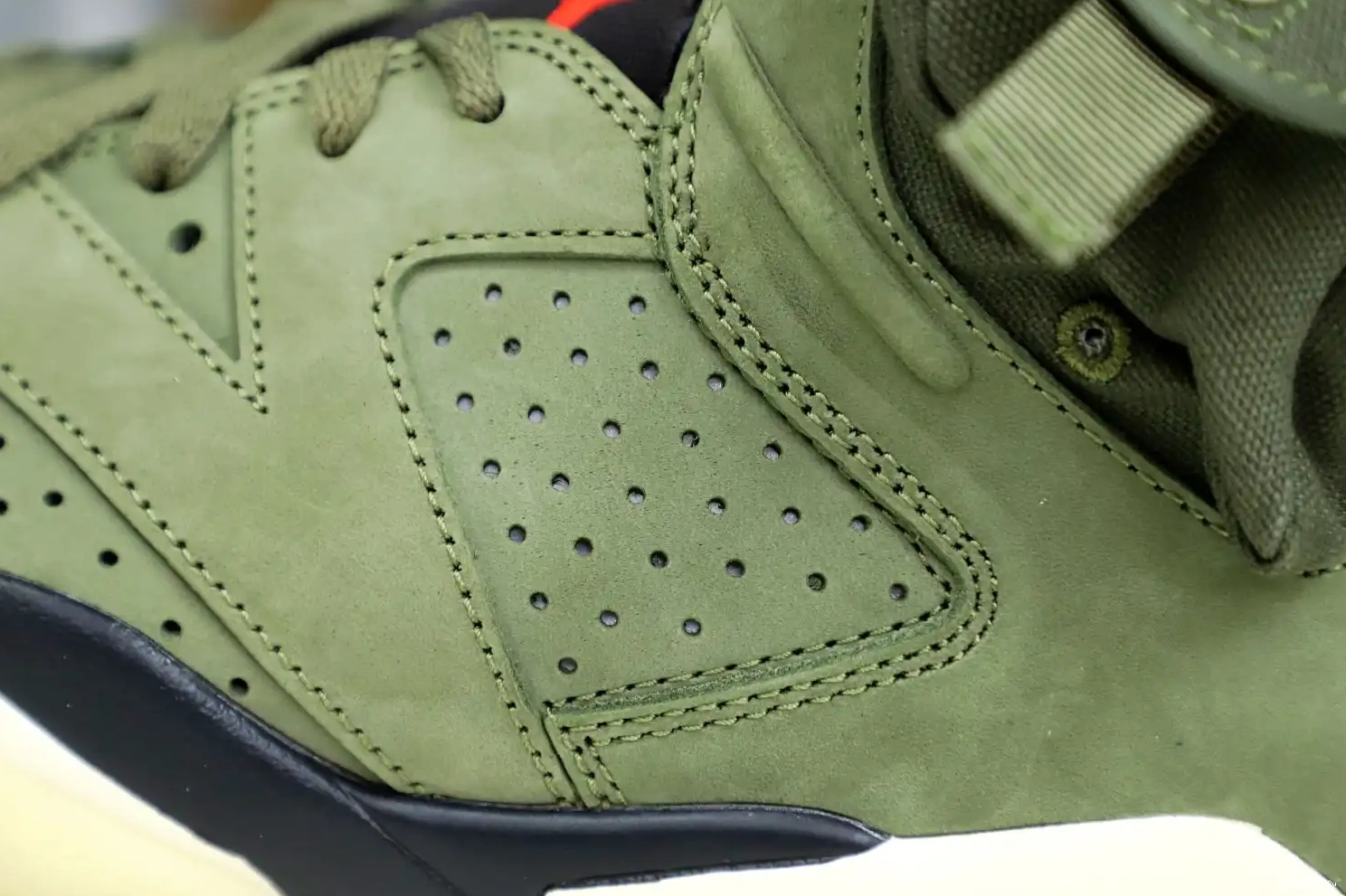 X Kimikick RETRO JORDAN AIR TRAVIS SCOTT 'OLIVE' 6 0807
